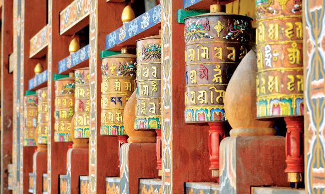Bhutan - Trongsa Dzong - Tibetan prayer wheels