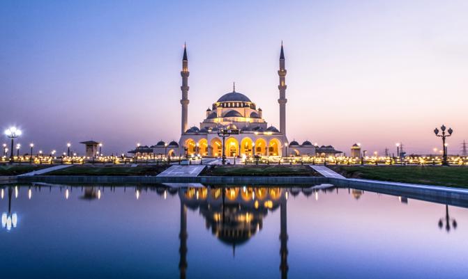  Largest Mosque in Sharjah beautiful traditional Islamic architecture new tourist attraction