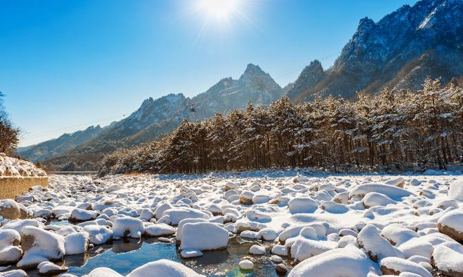 Seoraksan national park in winter, South Korea.